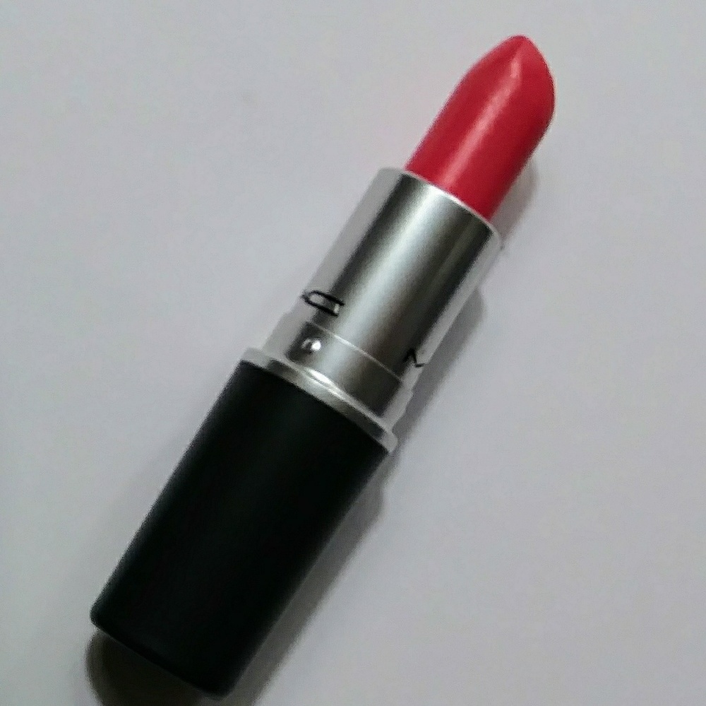 MAC VIE EN ROUGE MATTE LIPSTICK